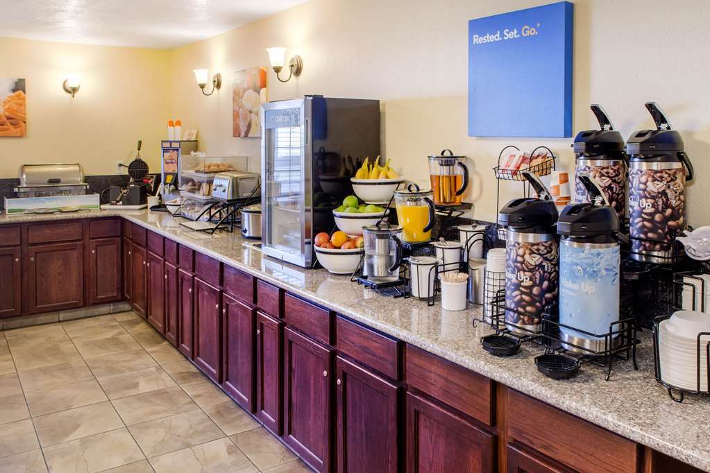 Comfort Inn Mount Shasta Area Weed Restaurant photo